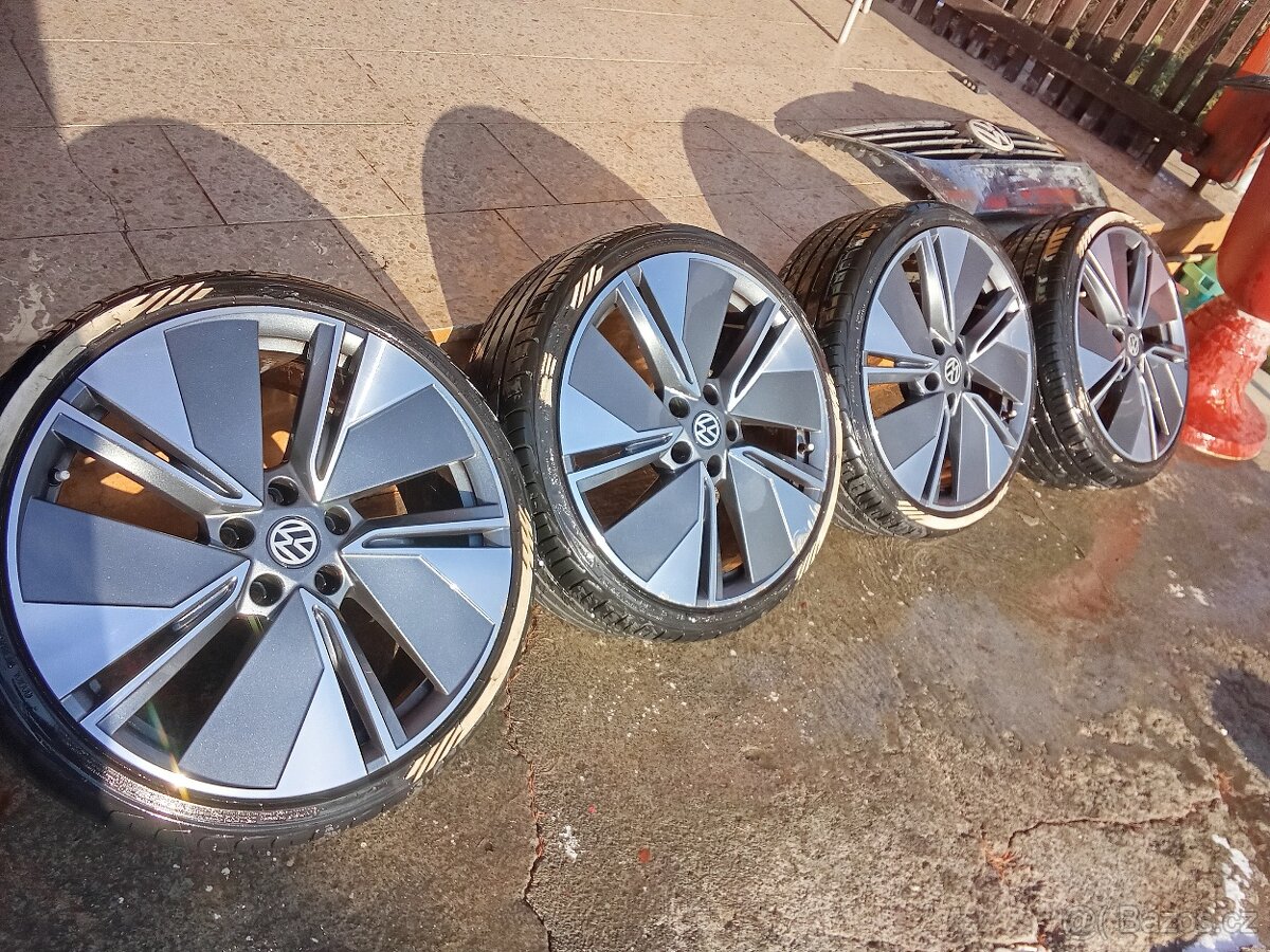 Alu kola Enyaq Regulus r19 - 2