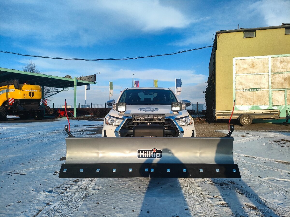 Toyota Hilux + radlice + sypač - 2