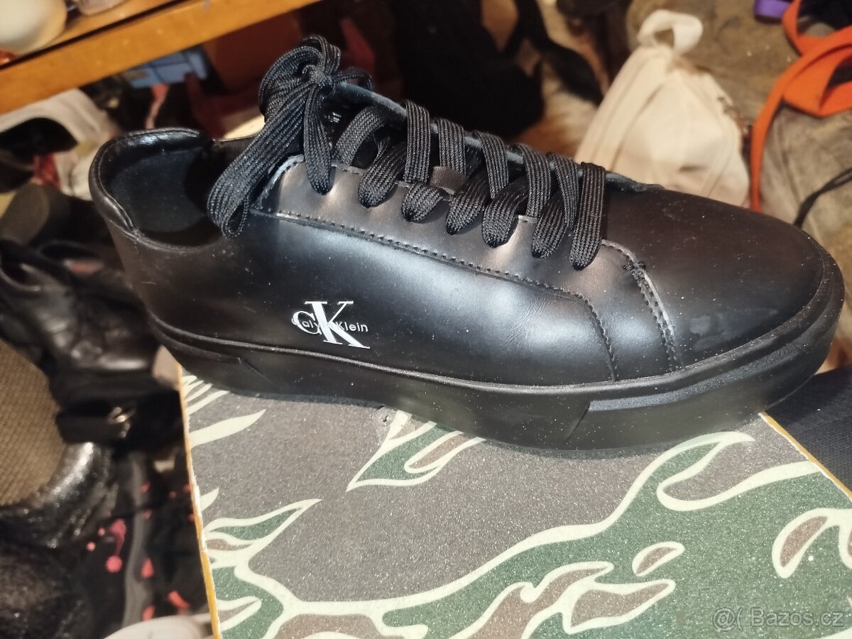 Calvin Klein vel.41 černé zánovní - 2