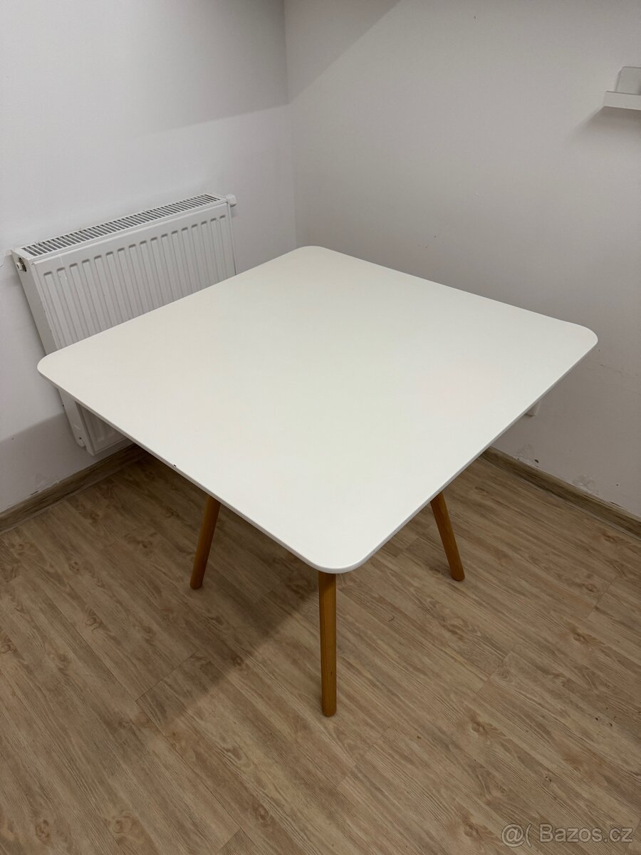 Stůl 80x80 cm - 2