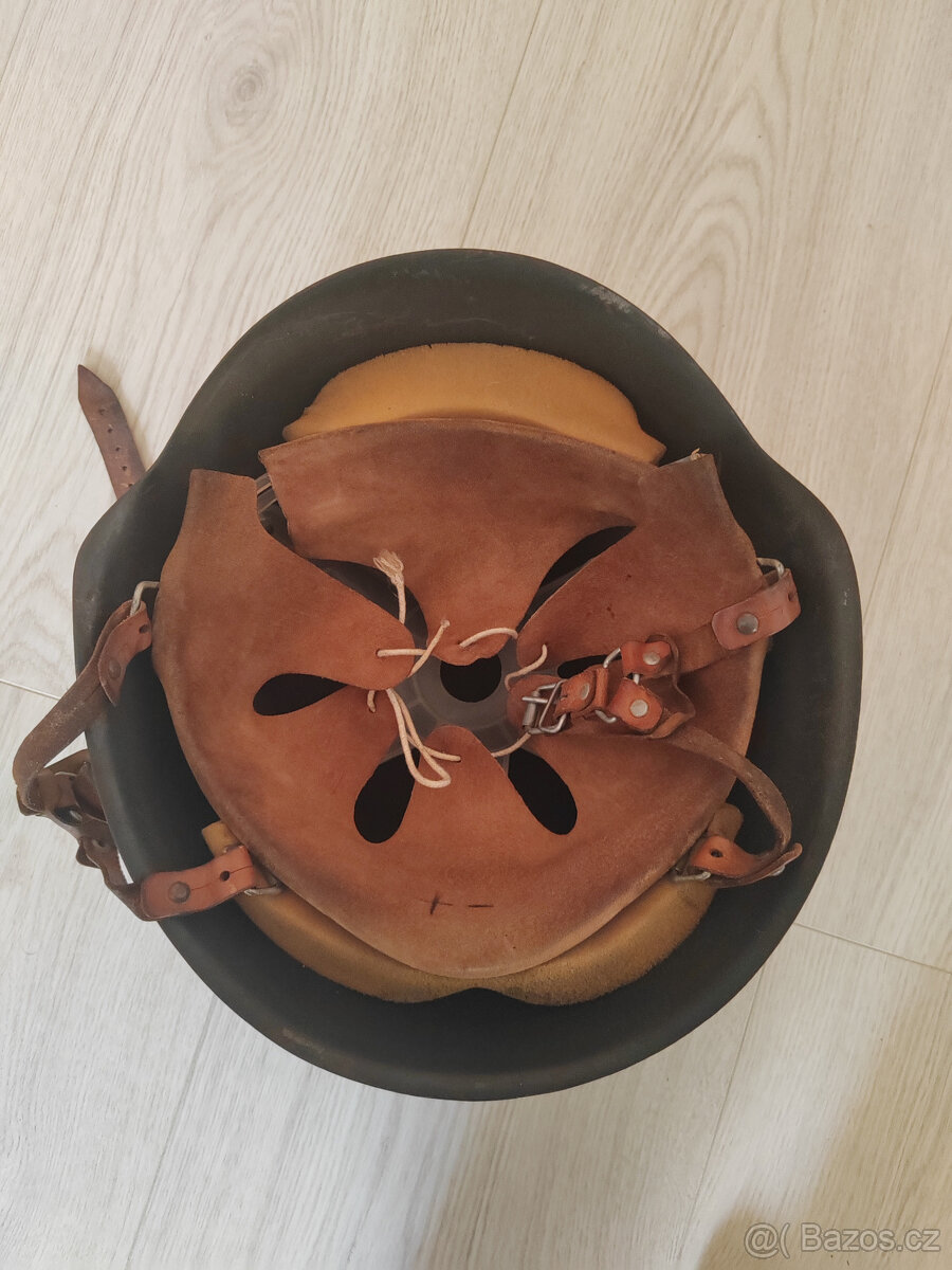 Východoněmecká přilba M56 - 2