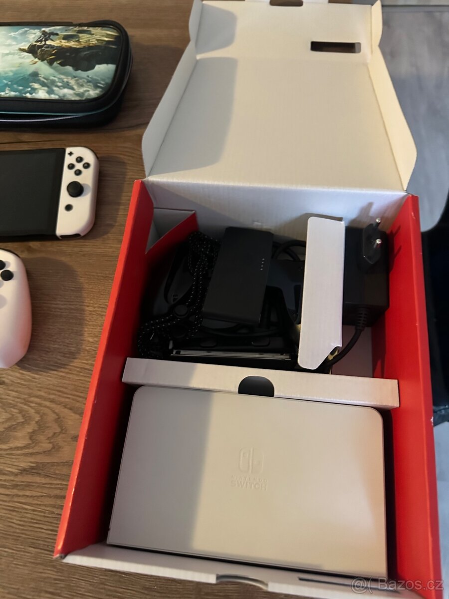 Nintendo switch OLED + příslušenství - 2
