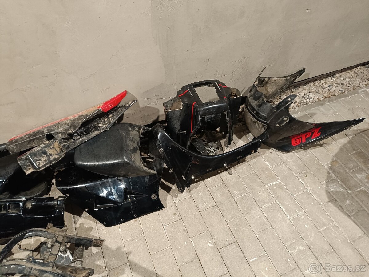 Kawasaki GPZ 1000RX - 2