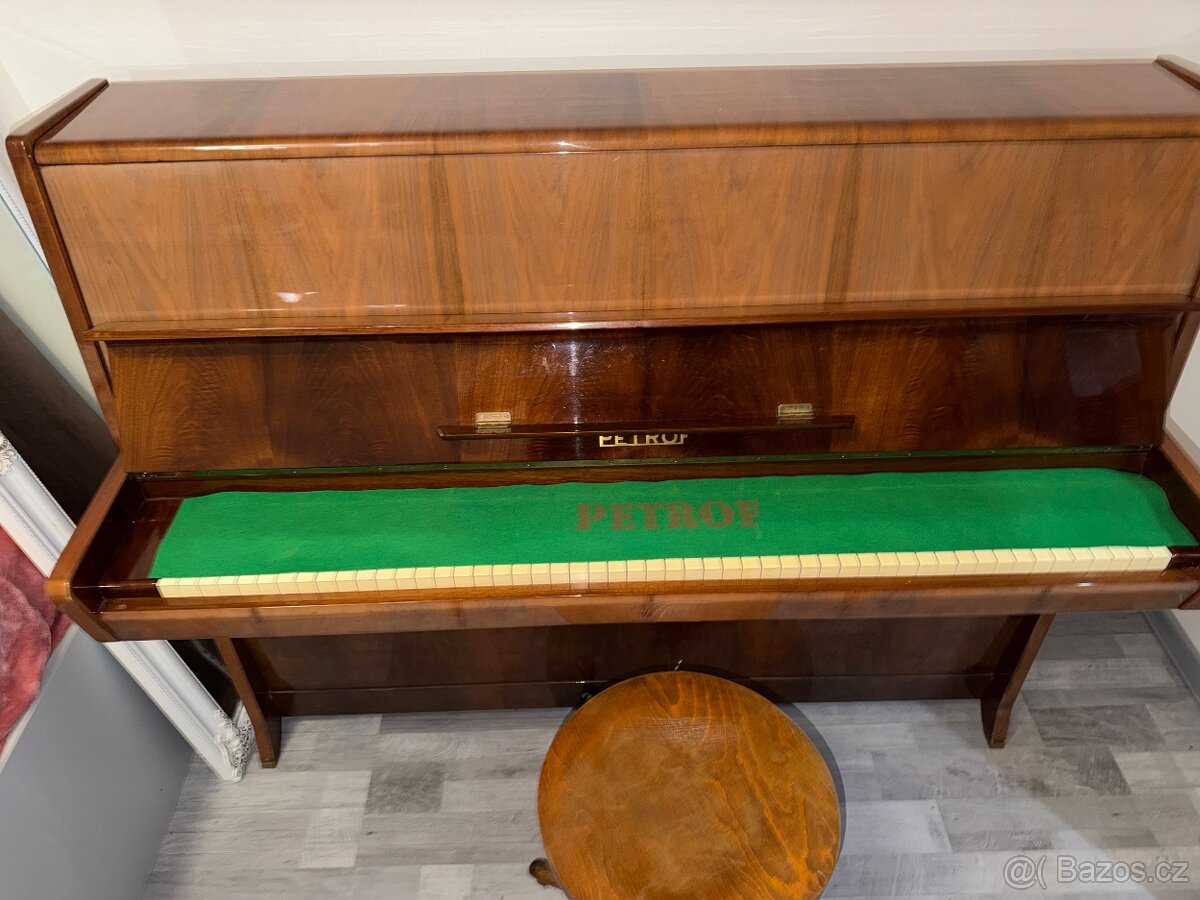 Petrof model K-110 - 2