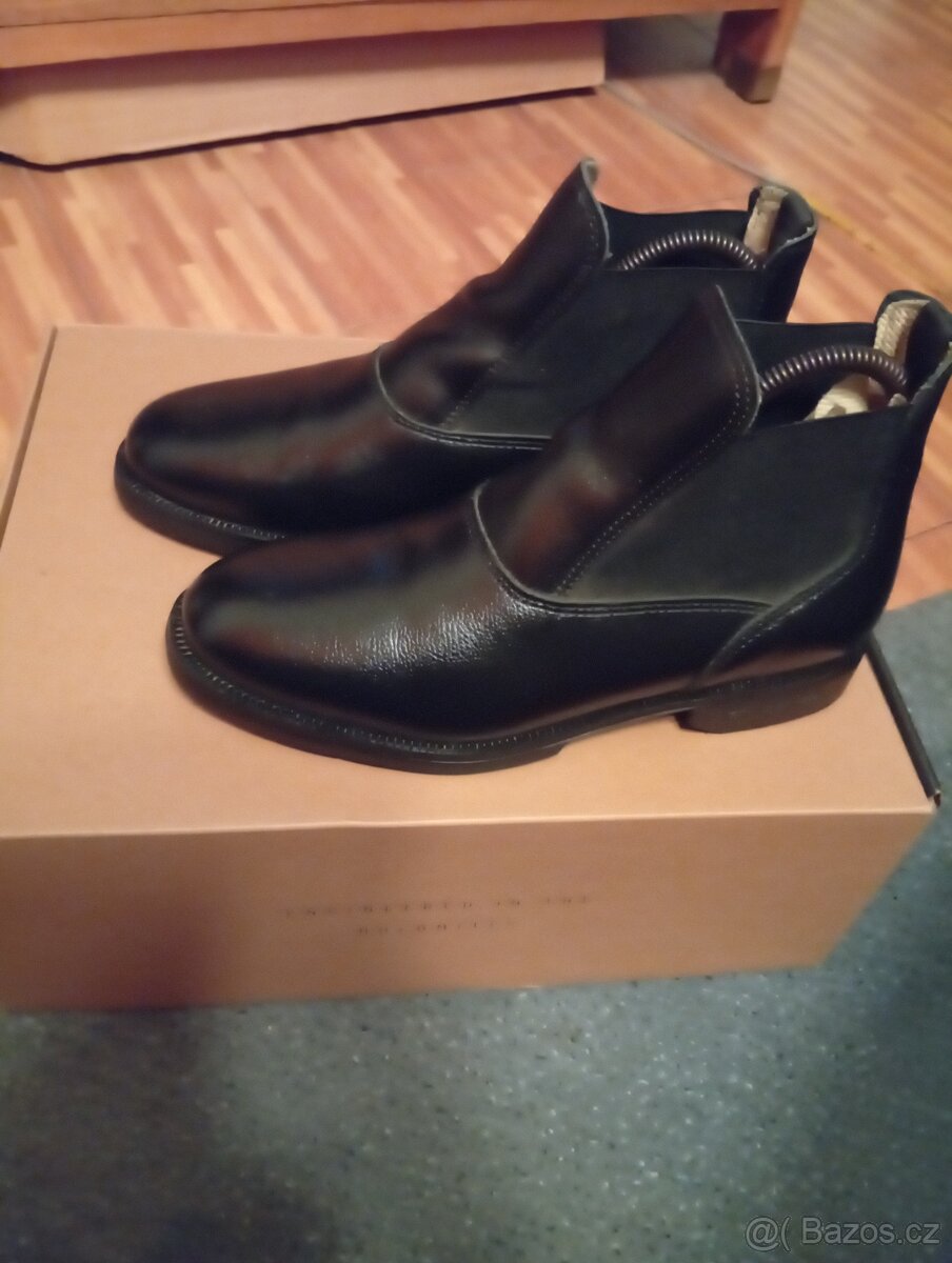 kožená perka, vel.38 černá - 2