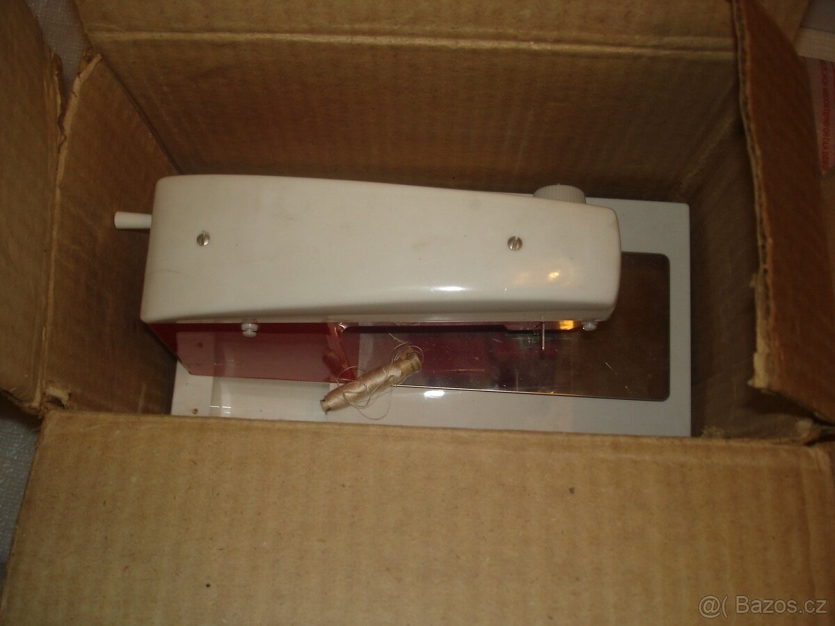 Originální retro šicí stroj PIKO, Turf, LCD automatové hry - 2