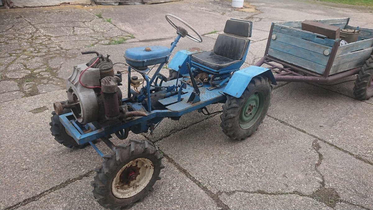 Traktor domaděl - 2