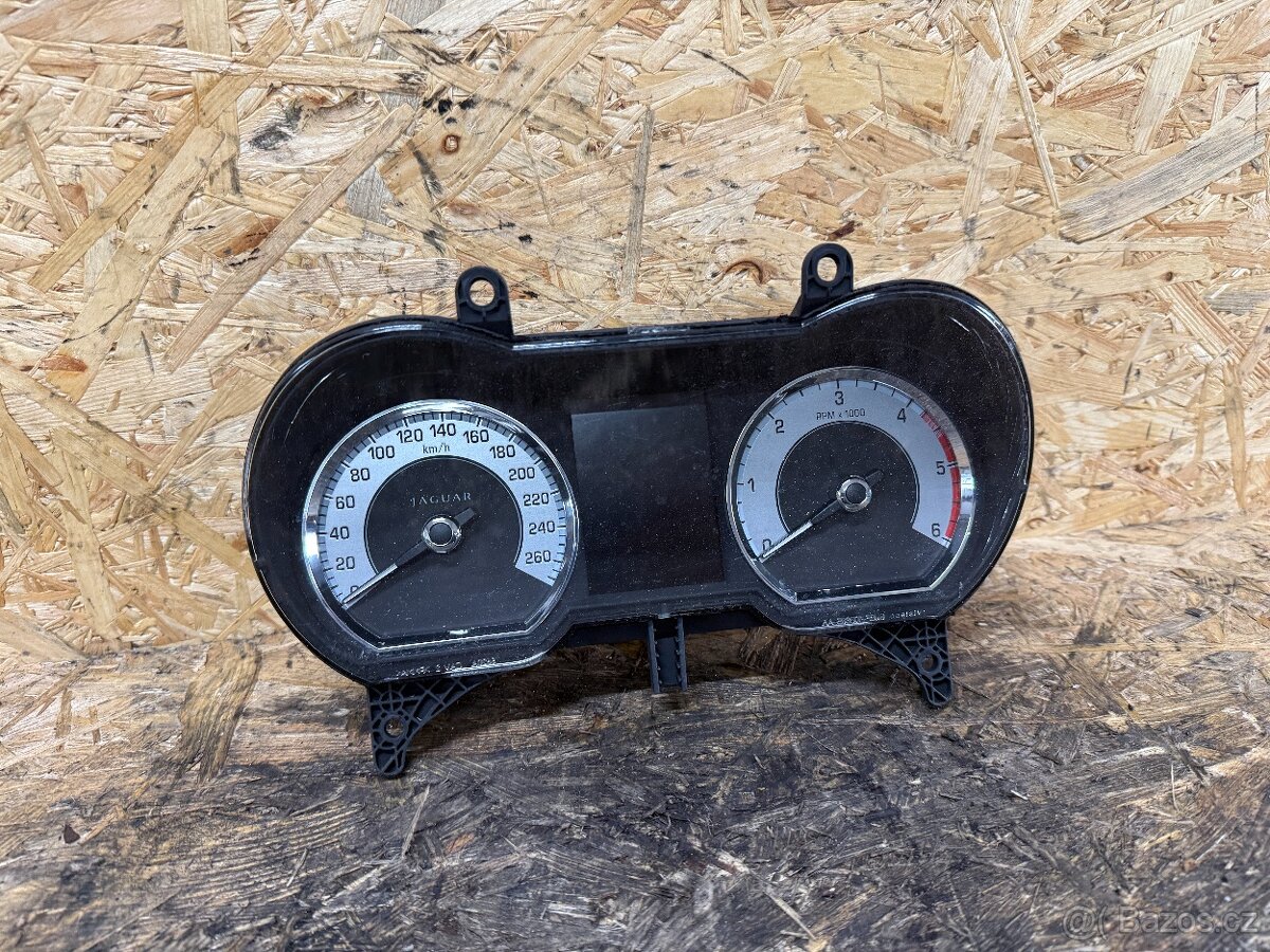 PŘÍSTROJOVÁ DESKA JAGUAR XF 2.7D 8X23-10849-KH - 2