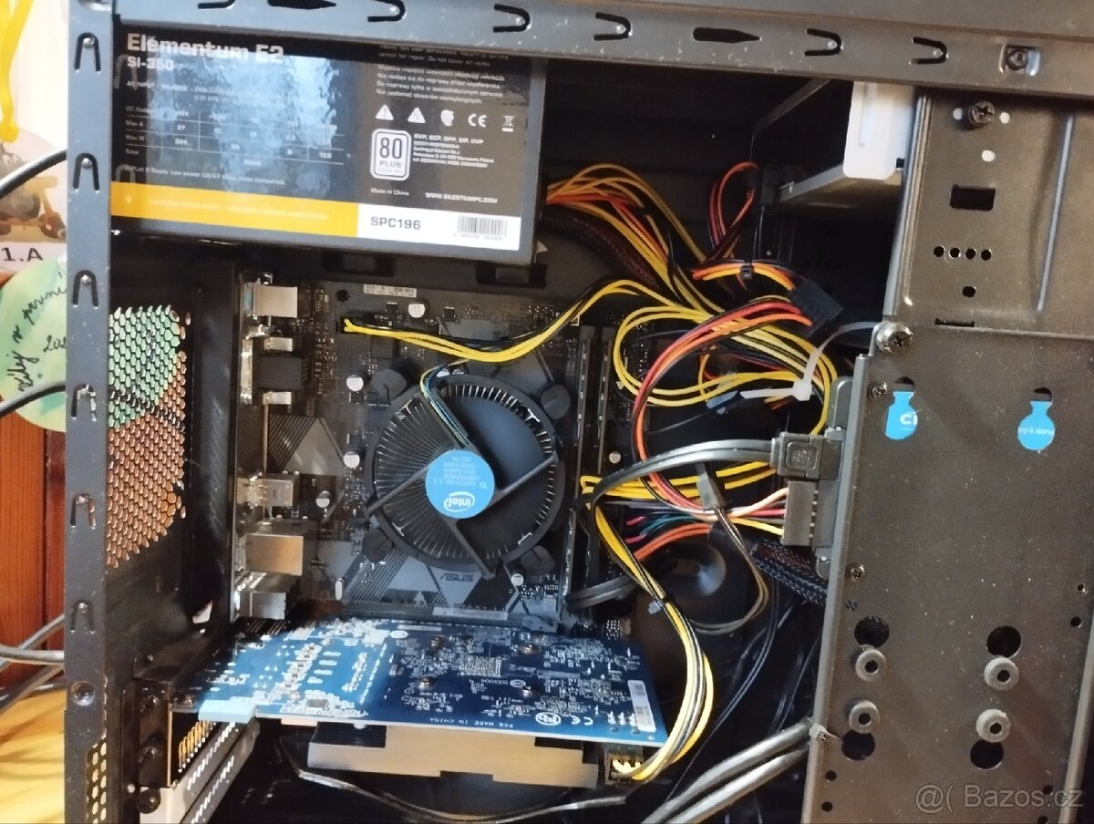 Stolní PC ASUS Intel i5, 8 GB RAM, Radeon R7, SSD - 2