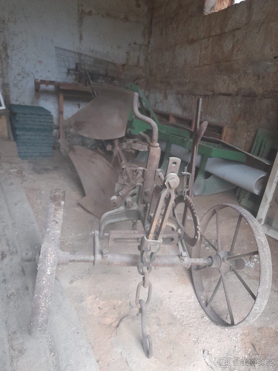 Koňský pluh-obracák. - 2