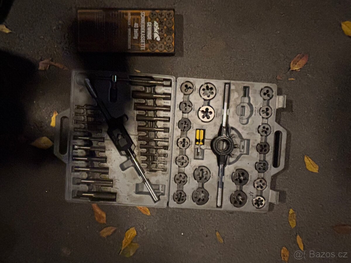 Sada závitníků a závitových oček - 2