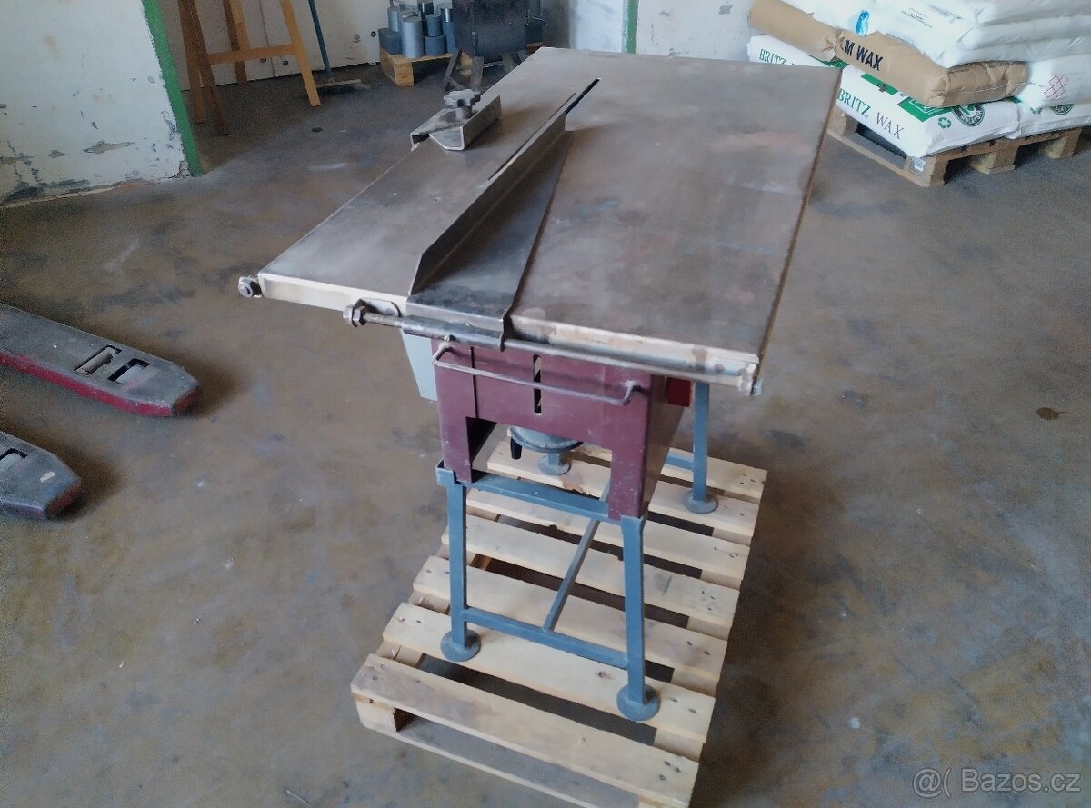 Formátovací pila UP300 - 2