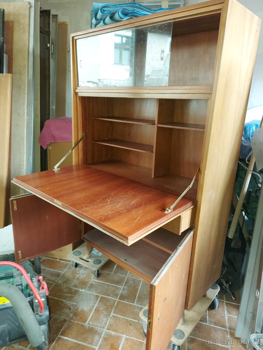 Starší skříň - 2