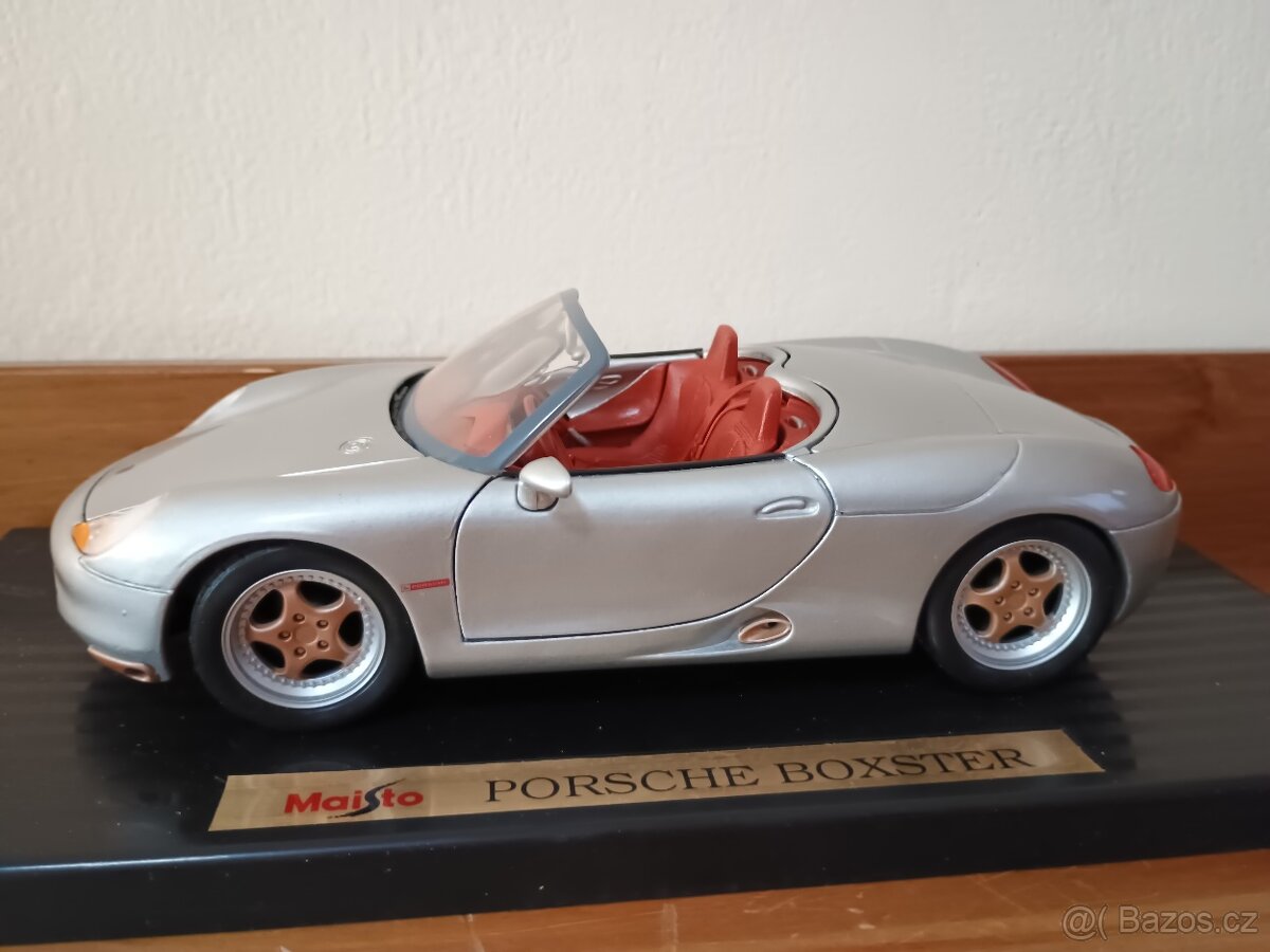 1:18 MAISTO - Porsche Boxster (1996) stříbrná - 2