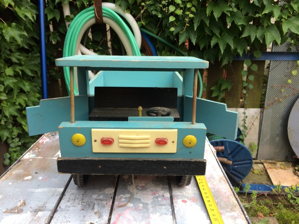 Straré dřevěné auto - 2