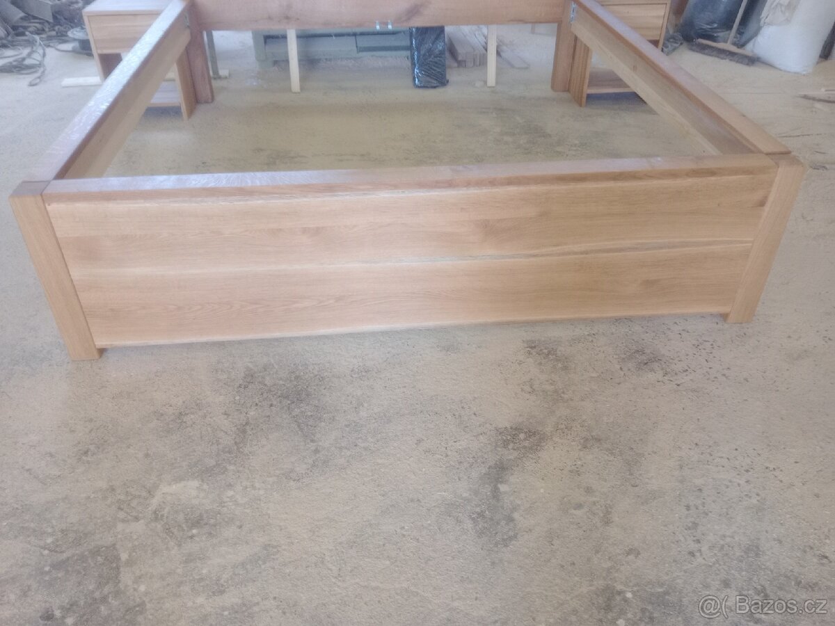 Dubová postel manželská se stolky - 2