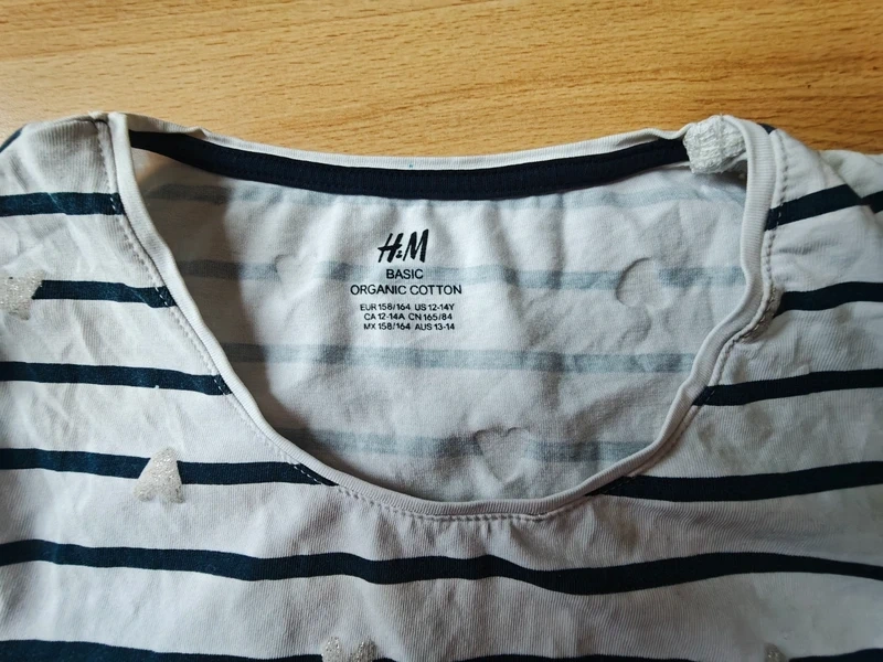 H&M tričko se srdíčky - 2