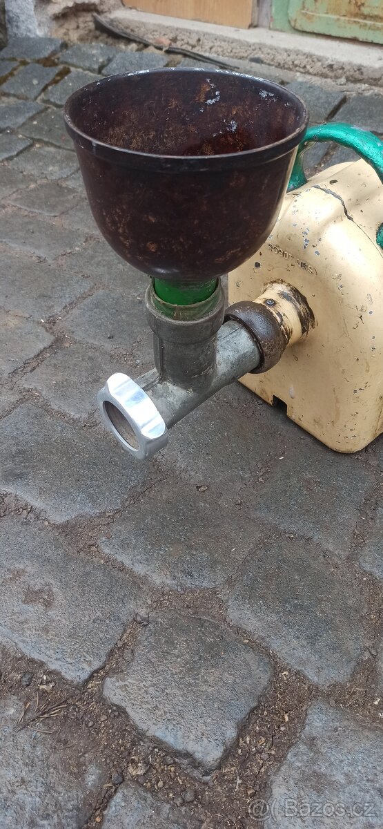Prodám elektrický mlýnek na maso - 2