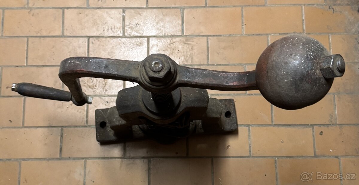 Ruční vřetenový lis - 2