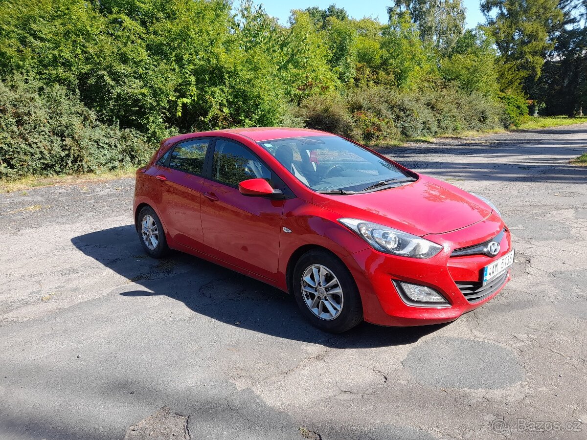 Hyundai i30 , rv. 2015 , STK do 10/2017 - 2
