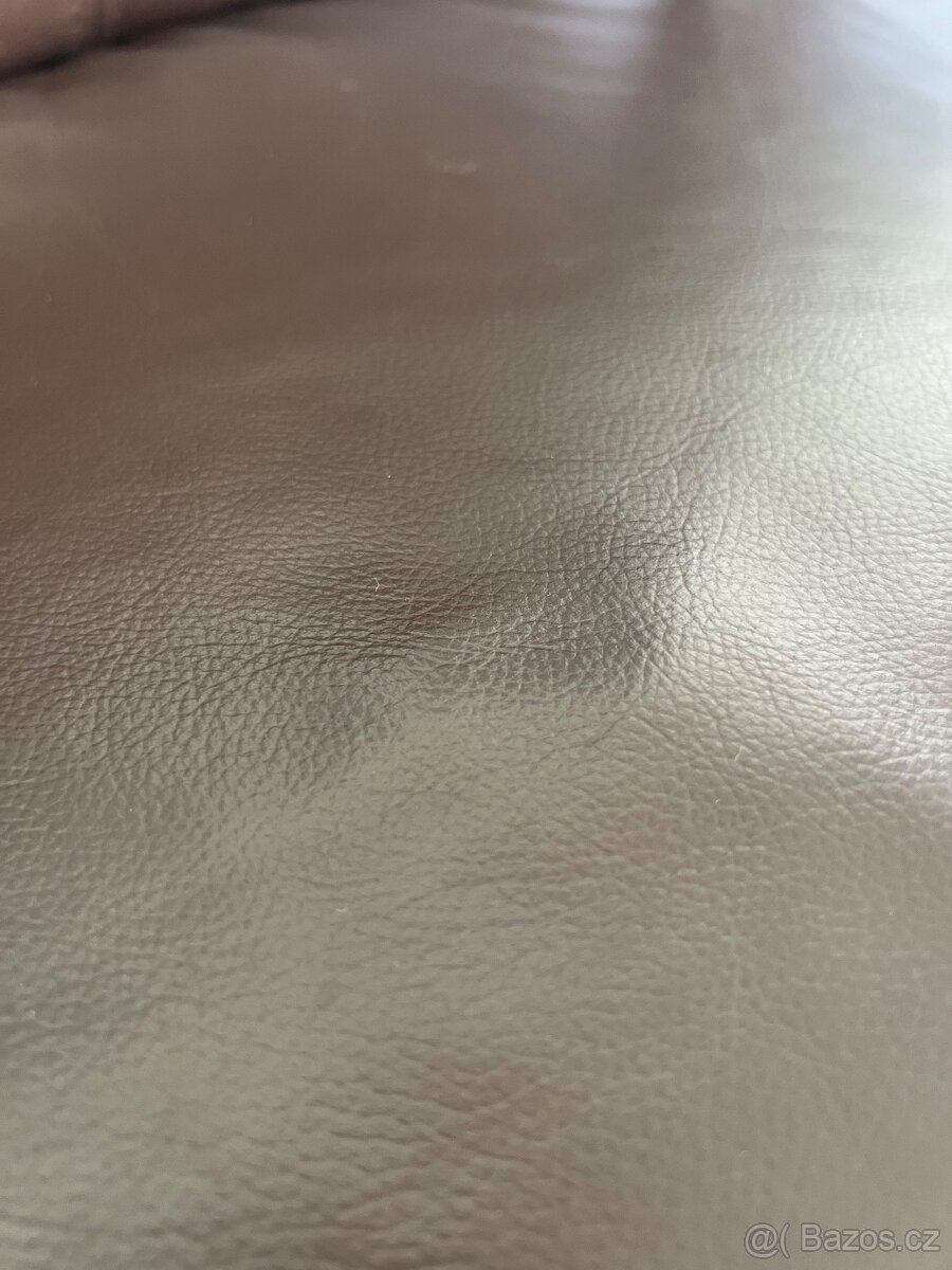 Hnědá kožená sedačka - 2
