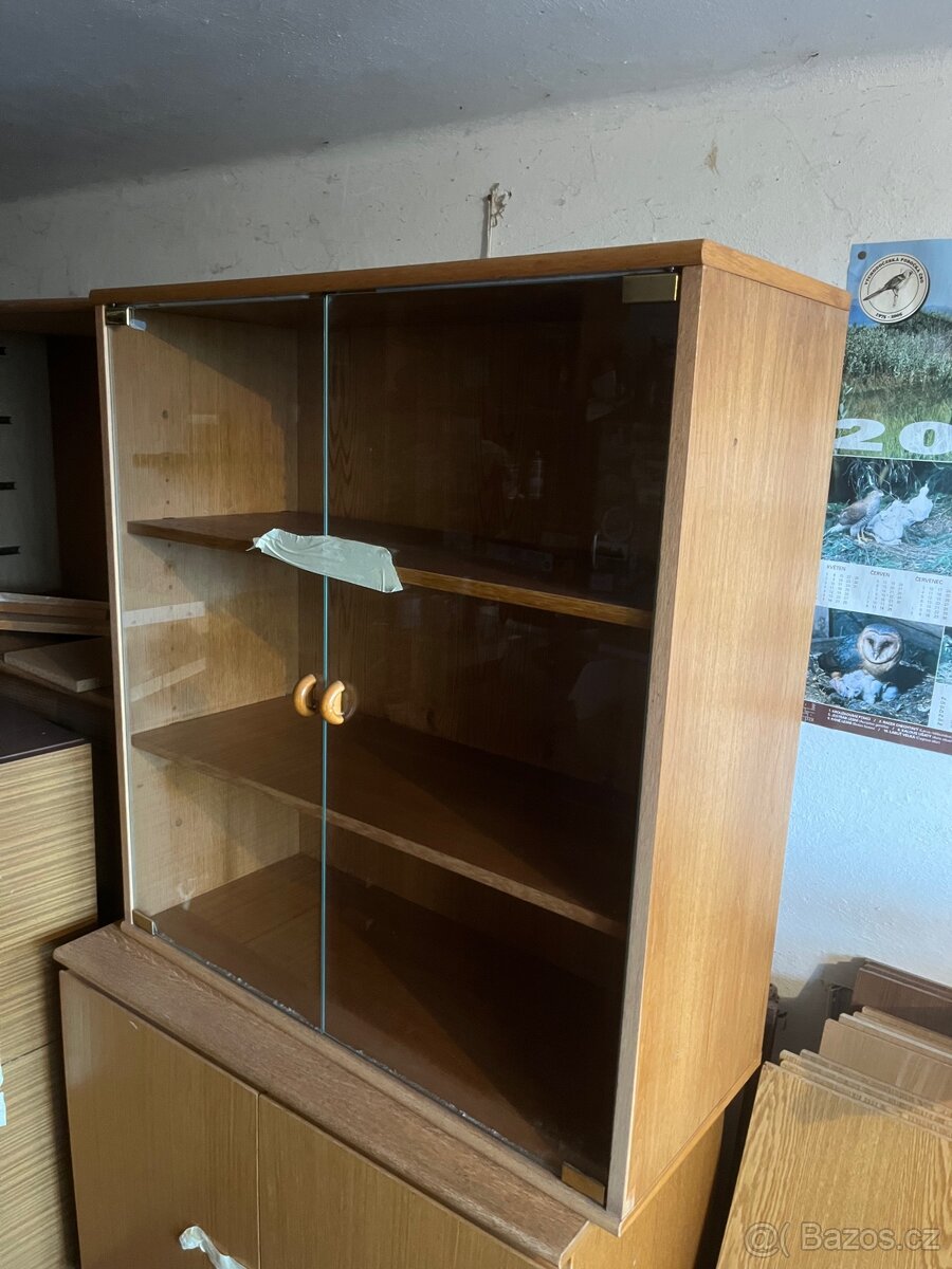 Prodám vitrínovou skříň PRINCIP E961 - 2