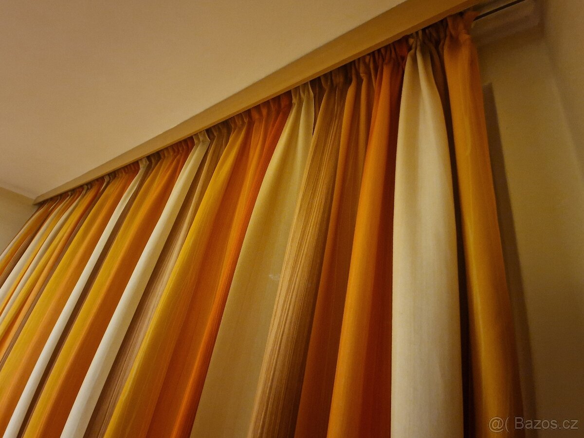 Stínící závěsy na okna. - 2