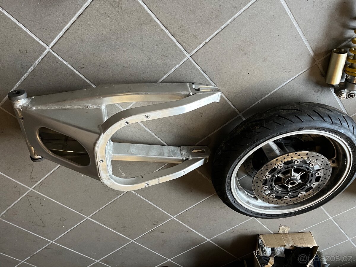 Yamaha R1 N a plasty na R1 - 2