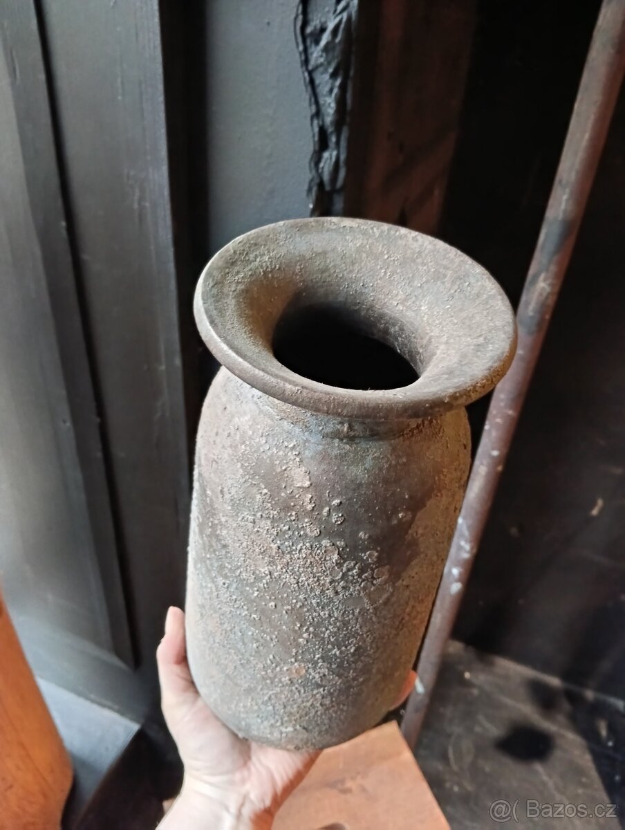 Váza s výraznou strukturou - 2