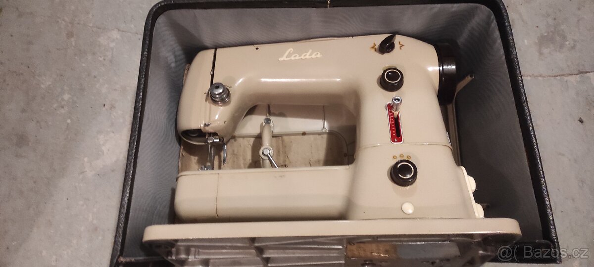 Šicí stroj - Lada - 2