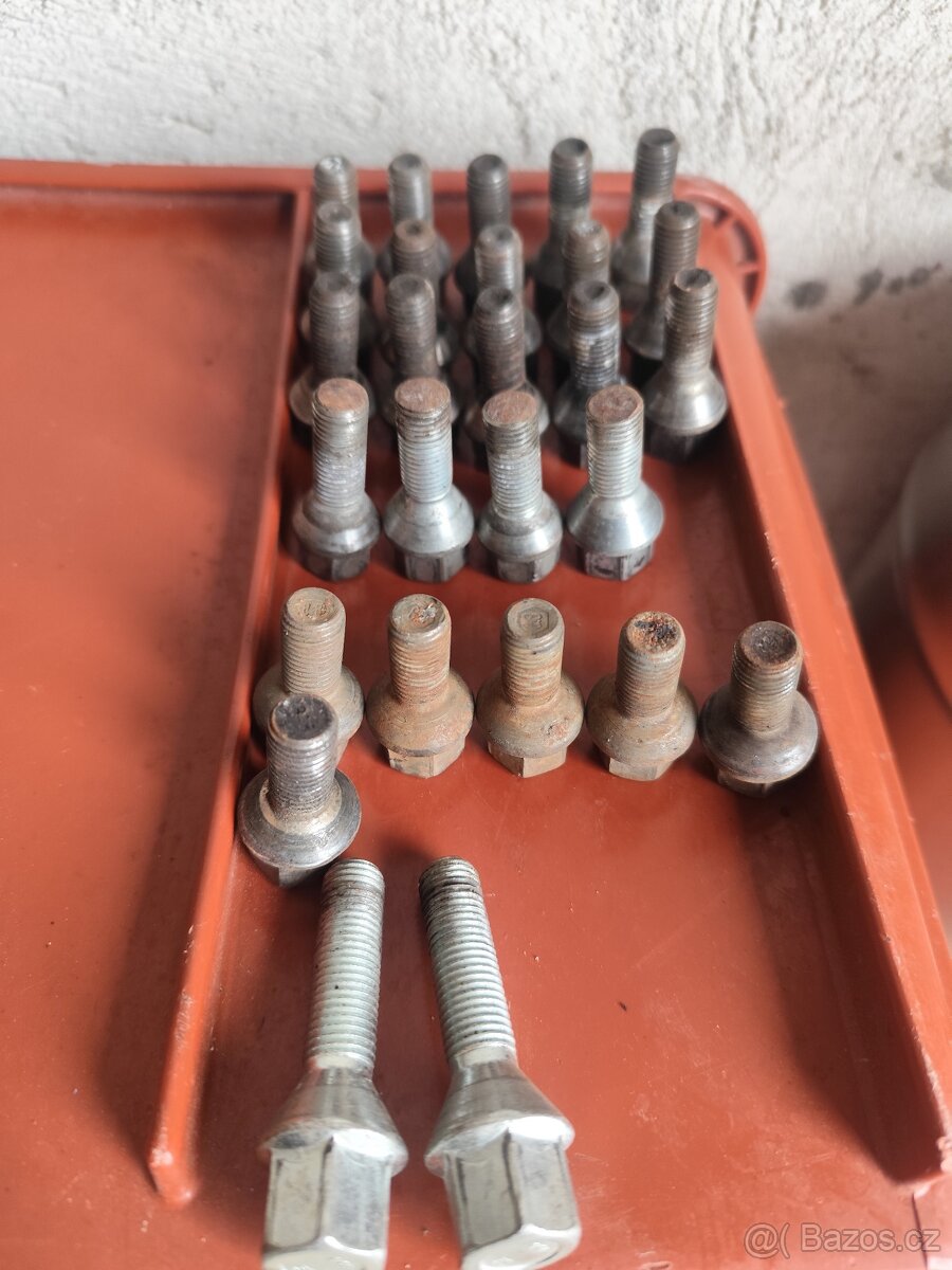 Kolové šrouby a krytky kol - 2