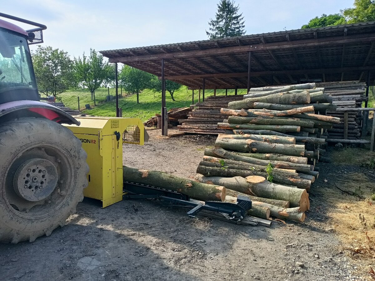 Mobilní štípání dříví - 2