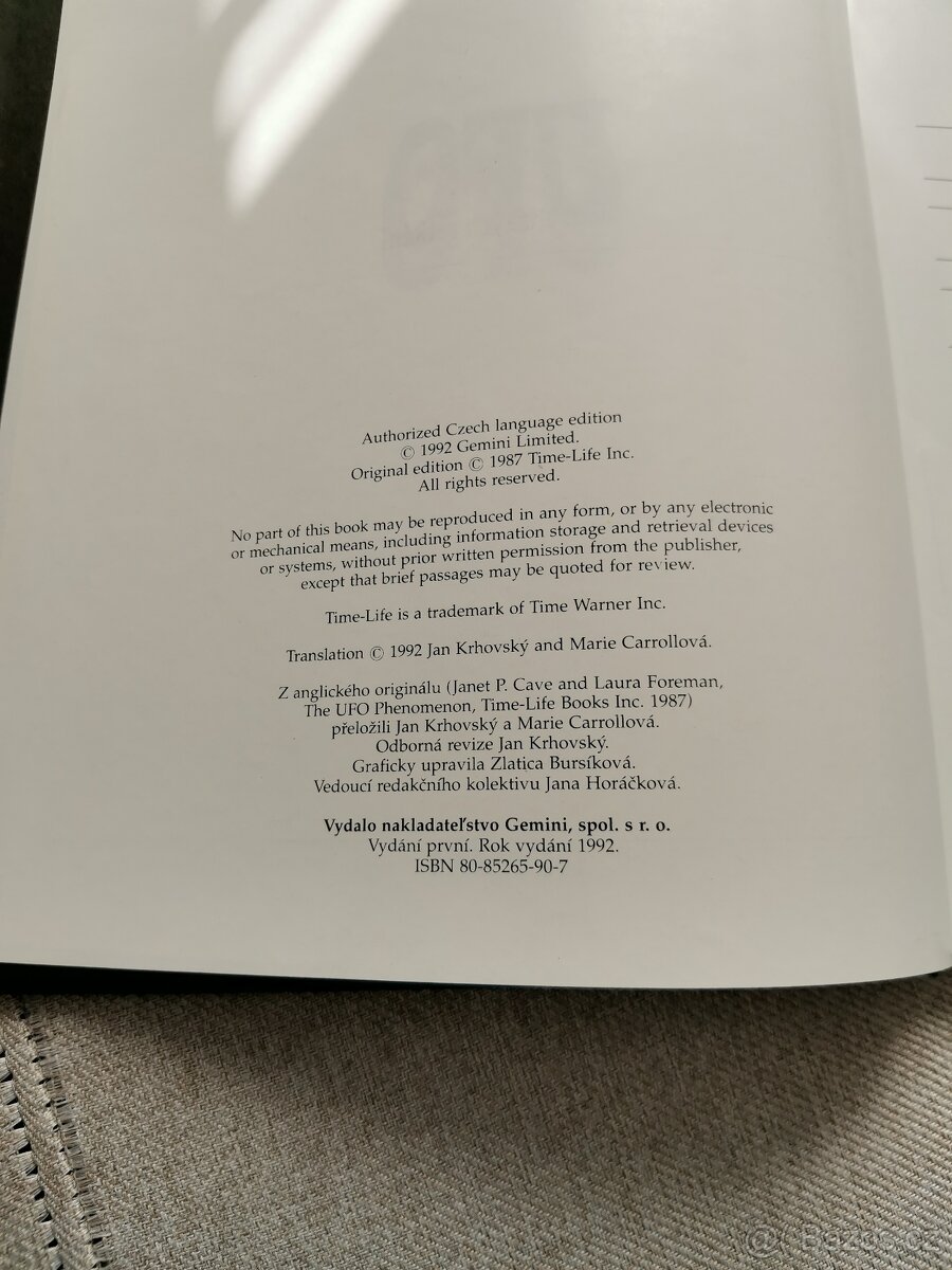 UFO - Janet P. Cave, Laura Foreman - 2