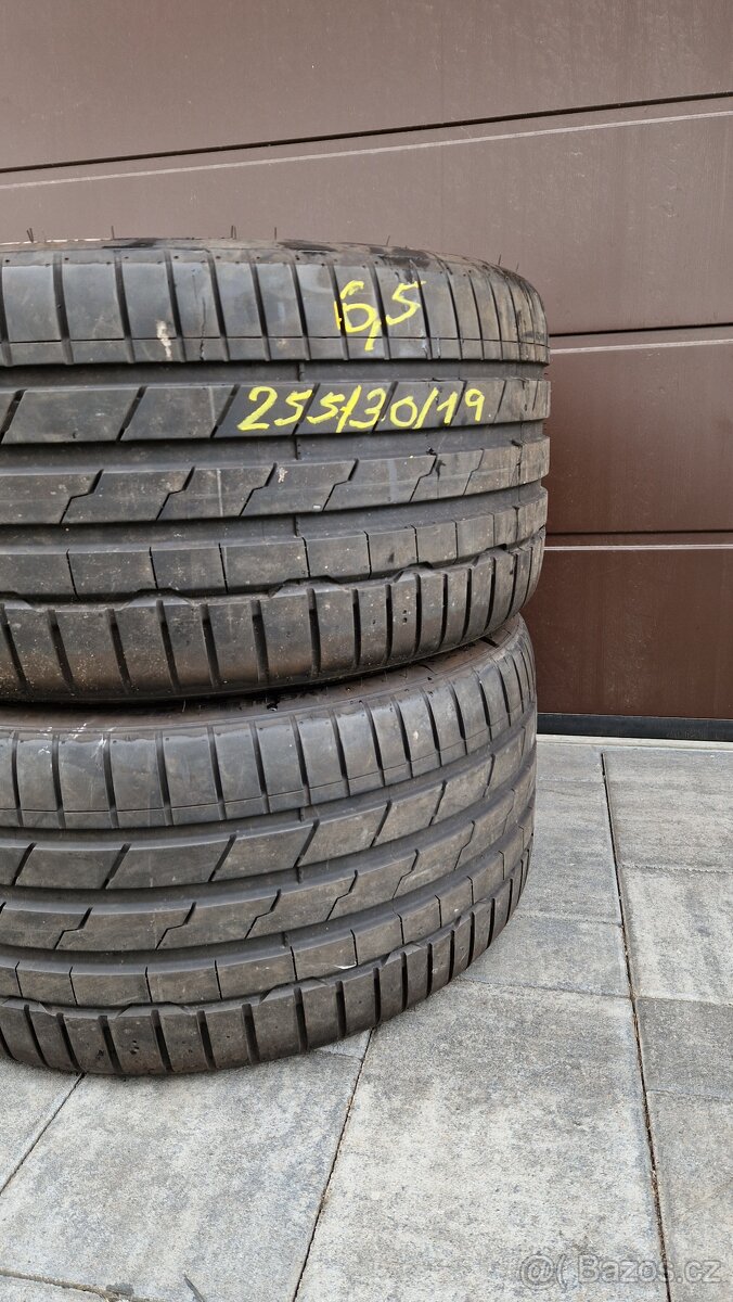 255/35 R19 letní hankook - 2