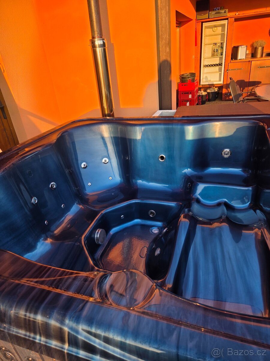 VÍŘIVKA S TOPENIŠTĚM - 2