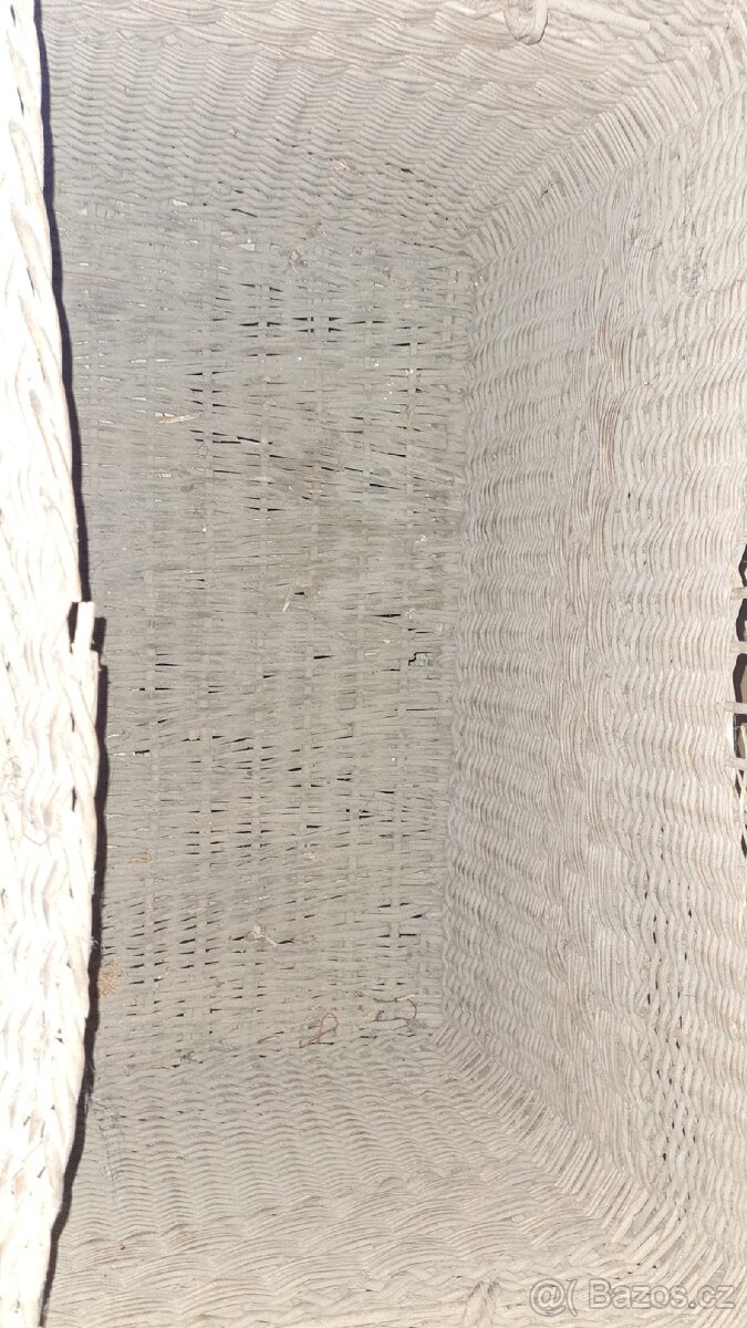 Velký proutěný koš nebo trhula - 2