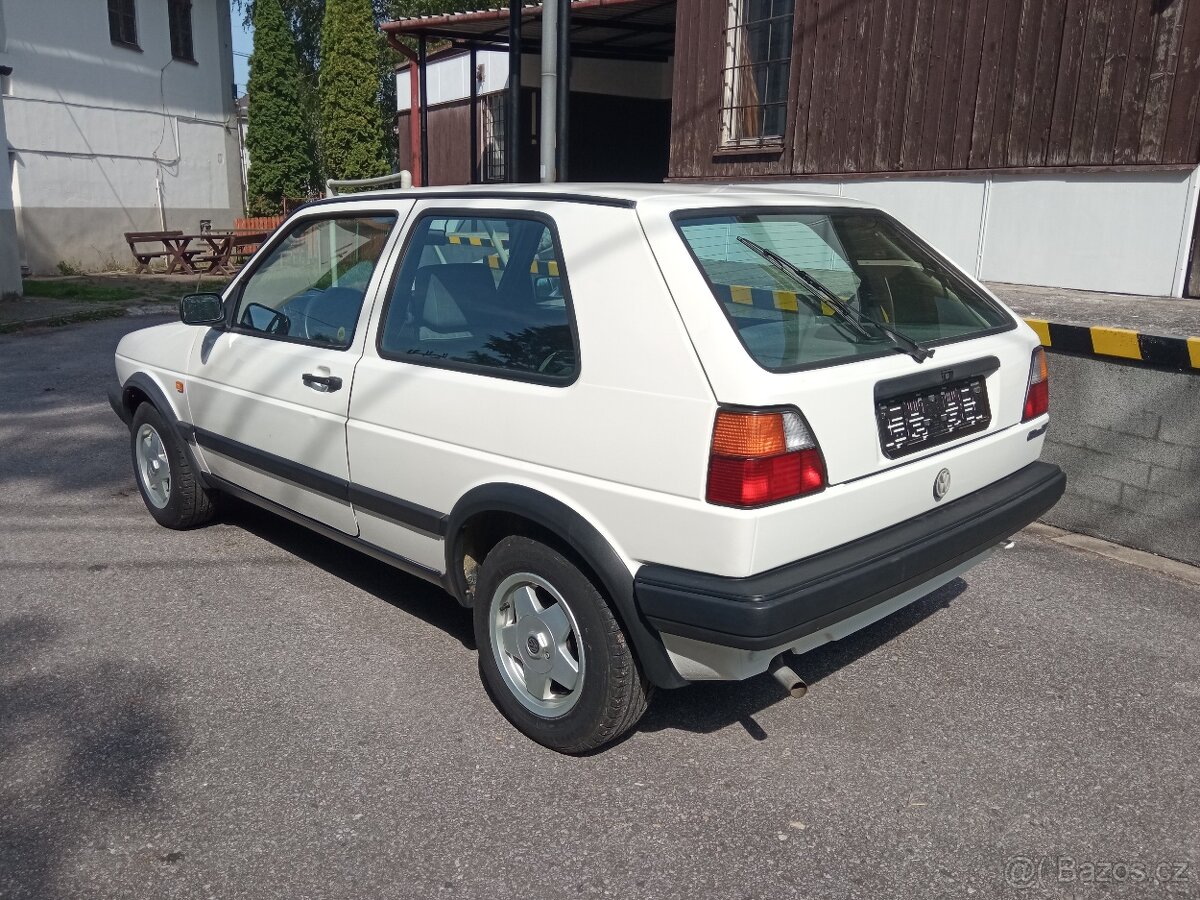 VW Golf 1.6 Rabbit - 2