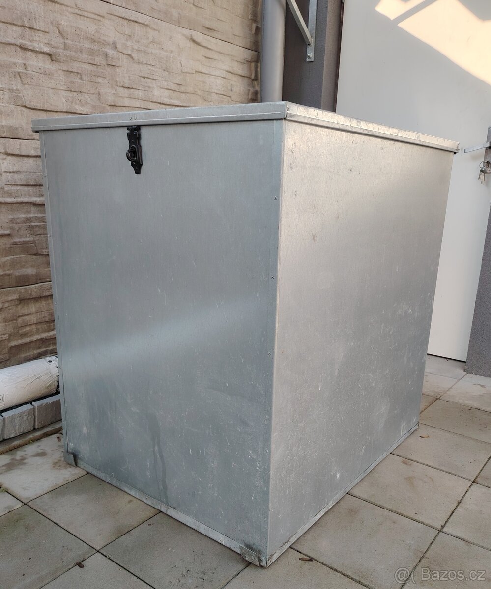 Plechová bedna/úložný box. - 2