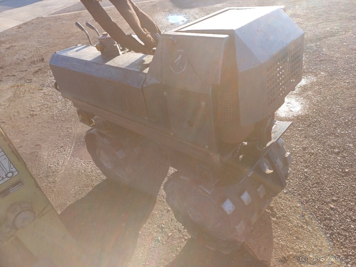 Příkopový ježkový vibrační válec, Rammax RW1403E - 2