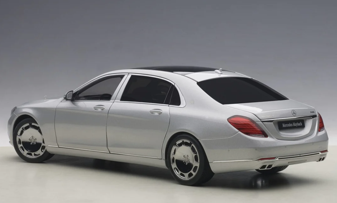 Model 1:18 Mercedes Maybach S-Klasse S600 (SWB) Autoart - 2