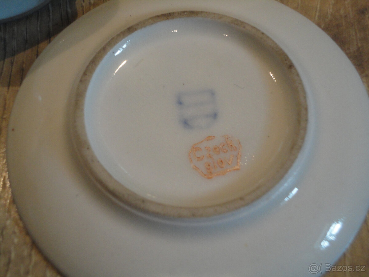 Starý hrneček s podšálkem - 2