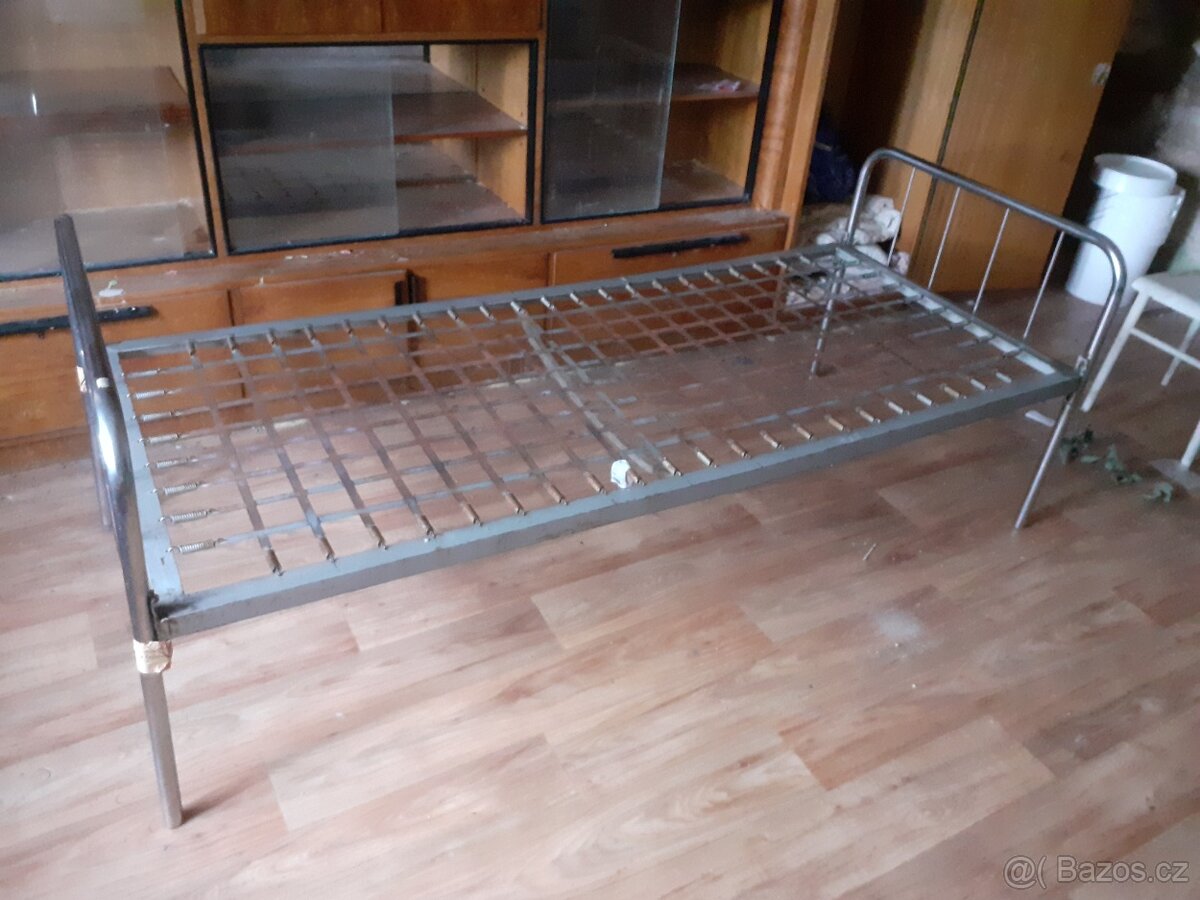 Chromovaný gauč - 2