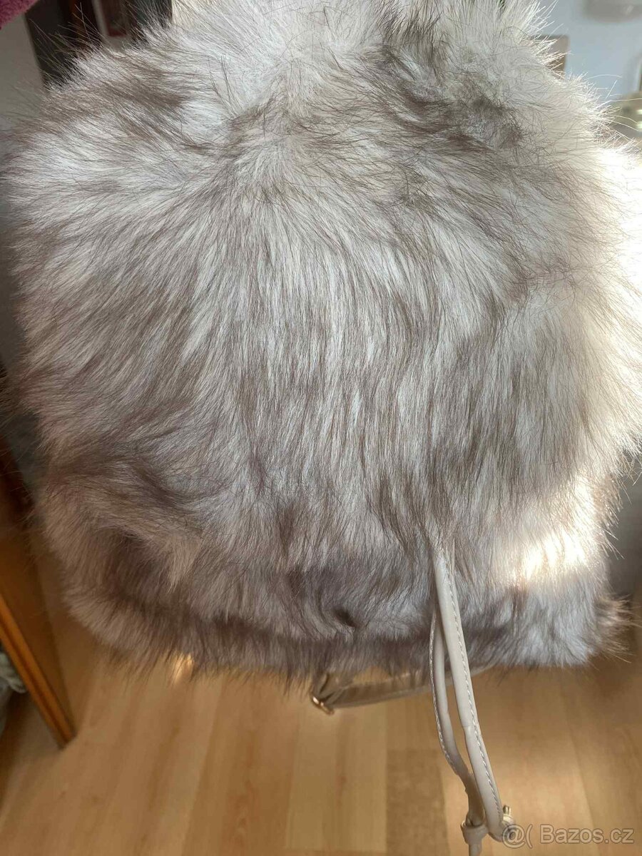 Nový krásný chlupatý batůžek - 2