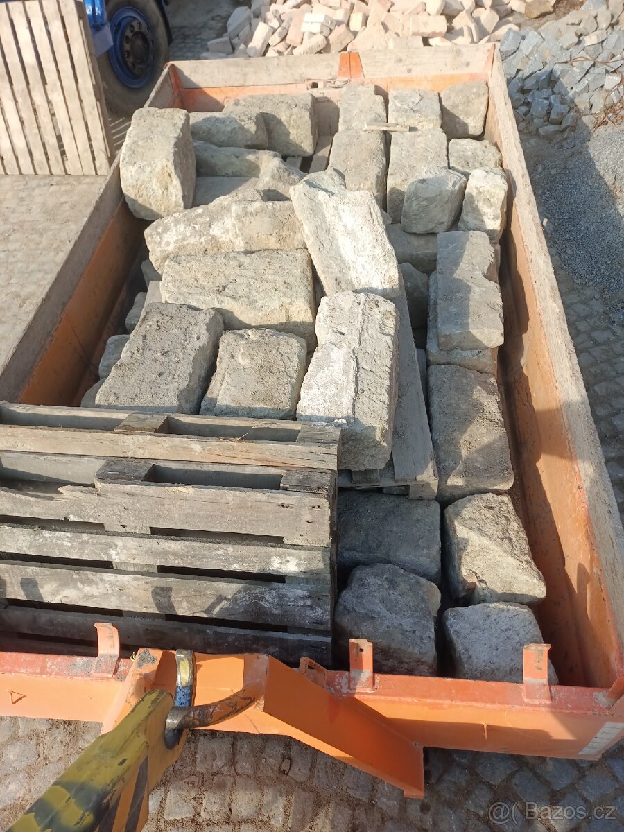 Pískovec, kvádry , štuky - 2