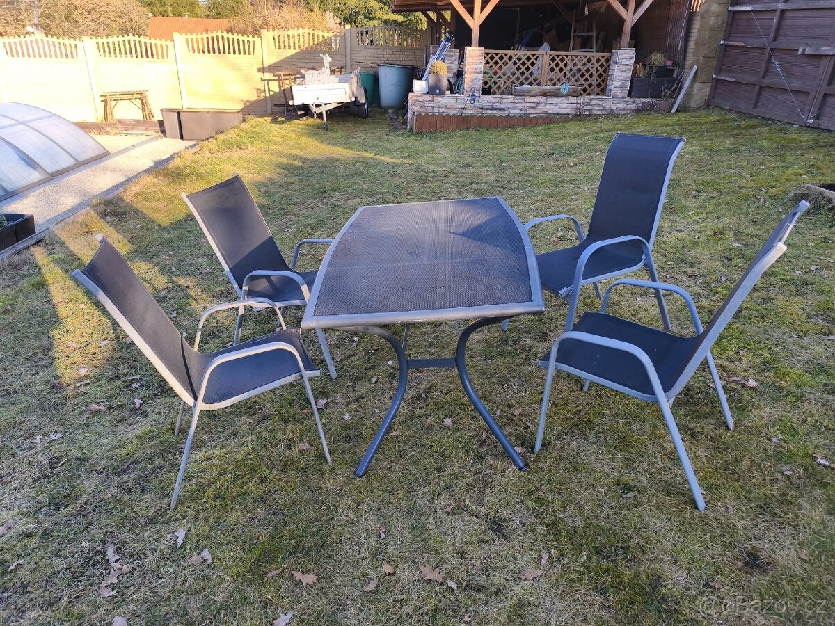 Zahradní stůl a 4 židle - 2