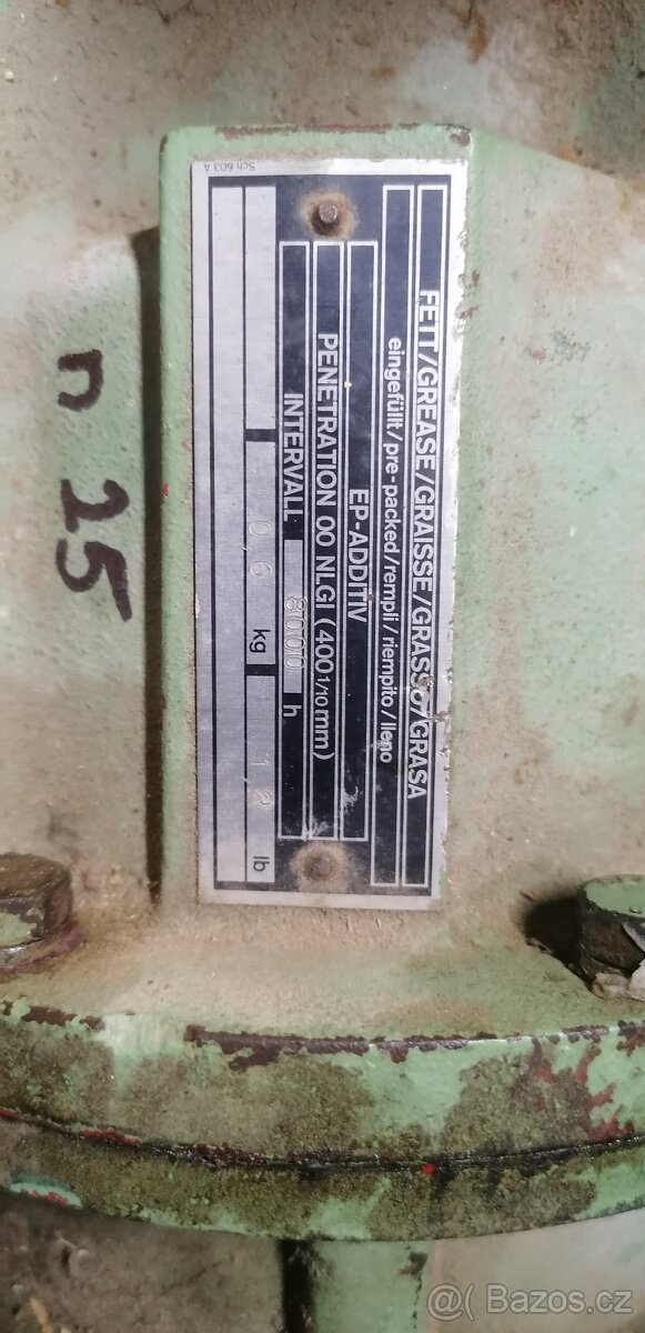 Elektromotor s převodovkou - 2