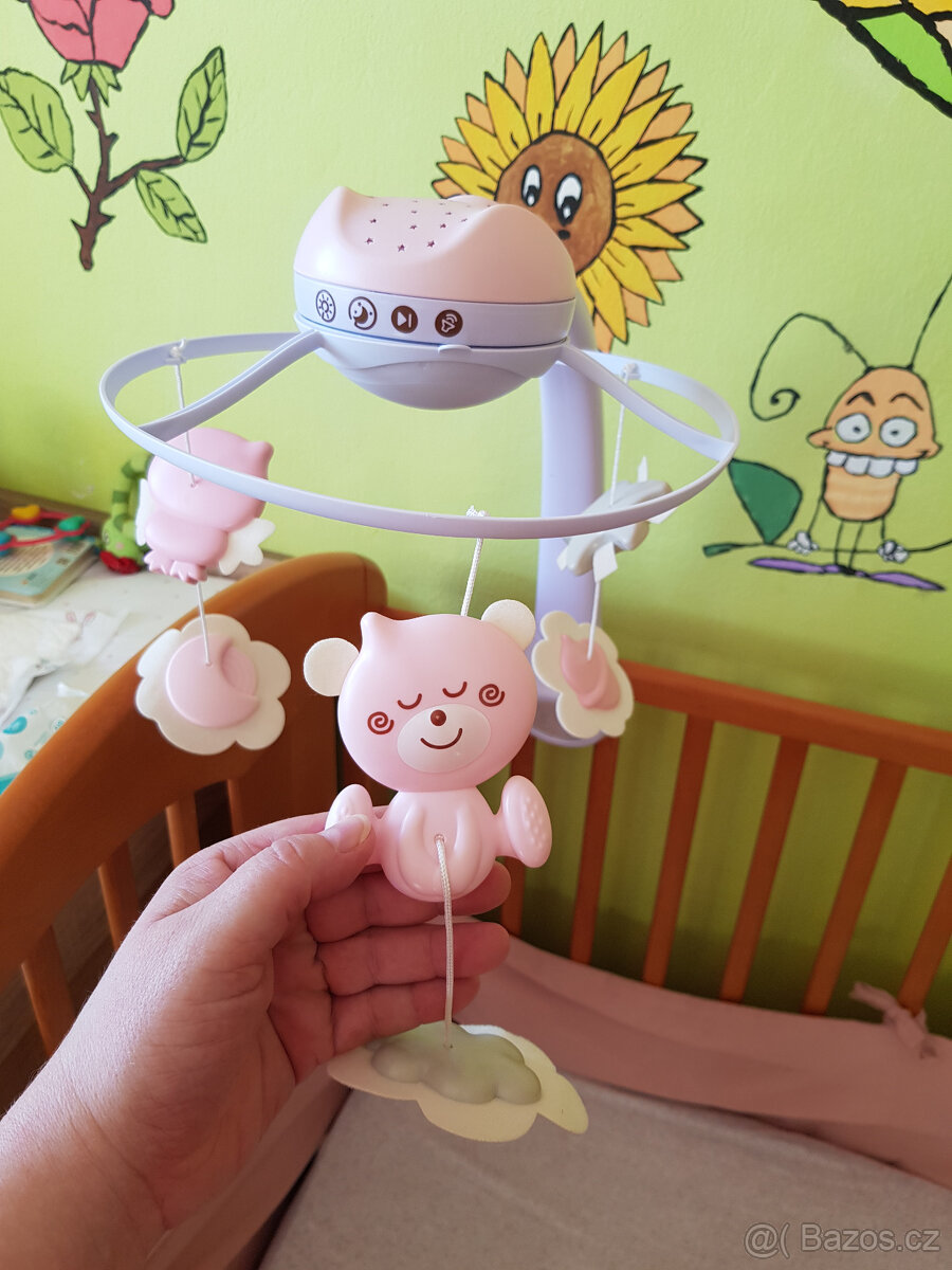 Kolotoč nad postýlku - 2