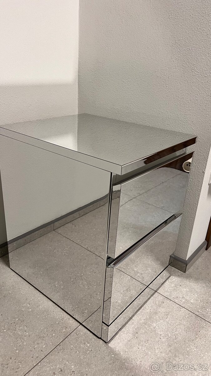 Komoda, stolek - MALM IKEA - 2