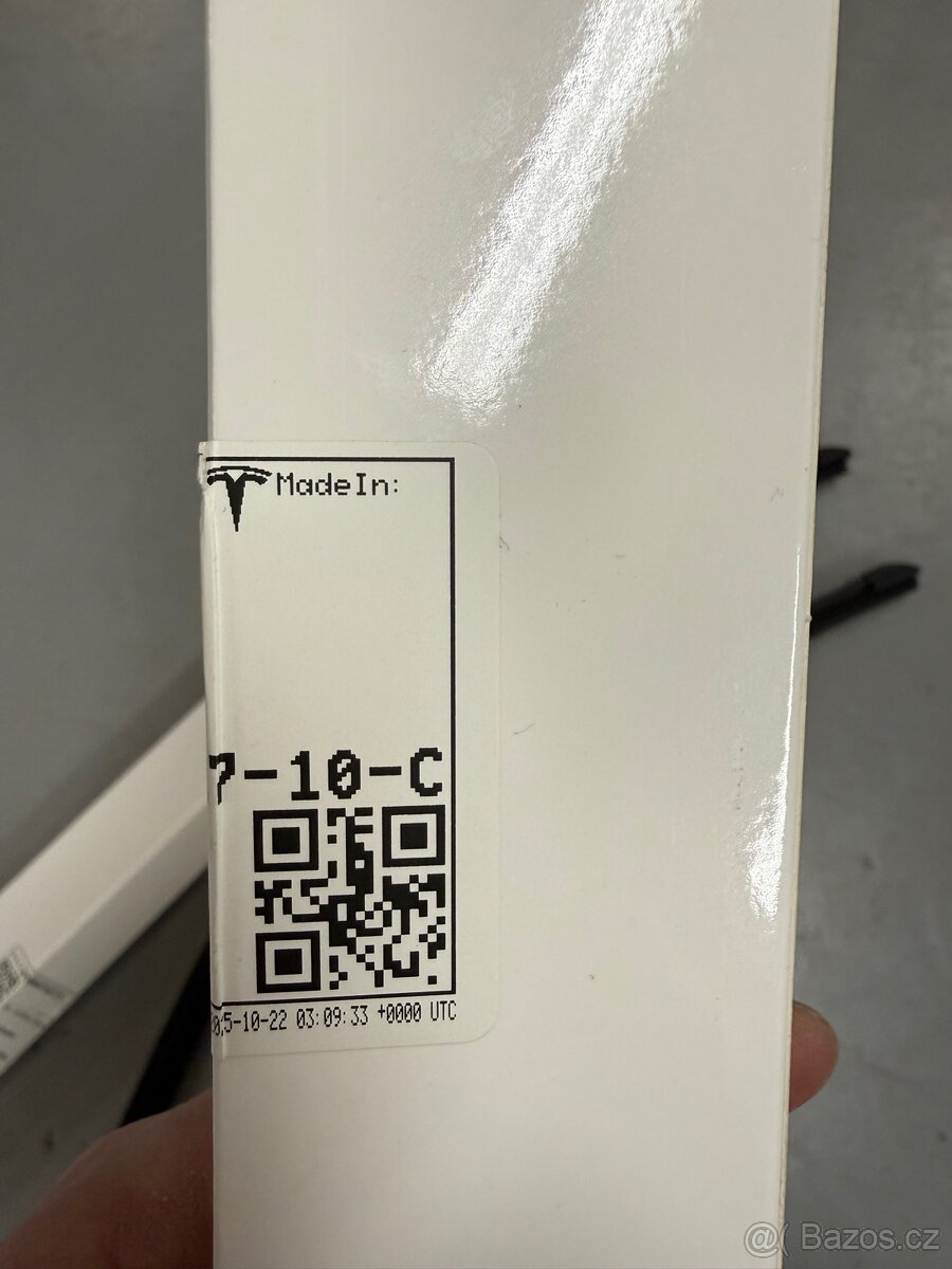 Stěrače Tesla Y - 2