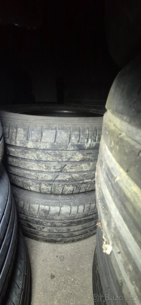 Bridgestone 255/55/18 - 2
